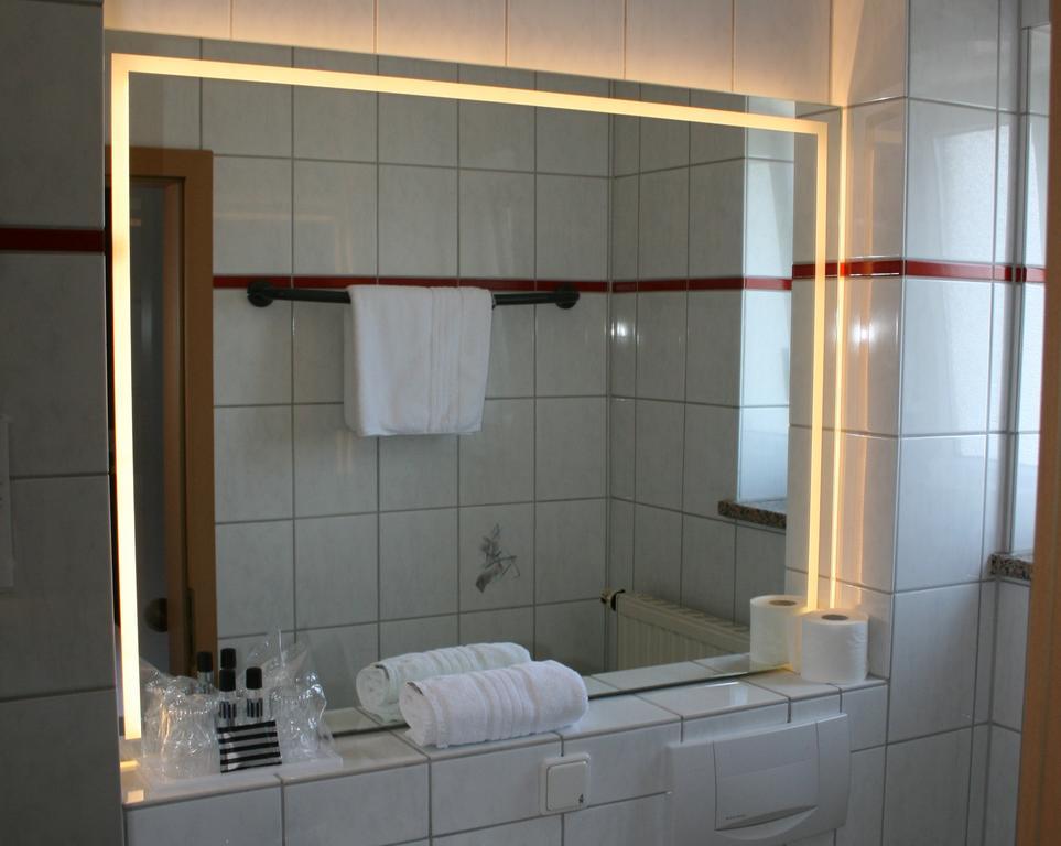 Hotel Parqeo Im A66 Гельнхаузен Экстерьер фото