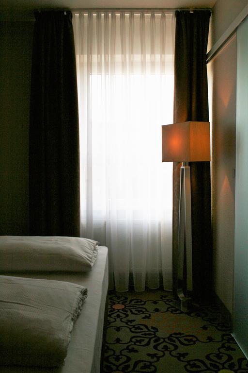 Hotel Parqeo Im A66 Гельнхаузен Экстерьер фото
