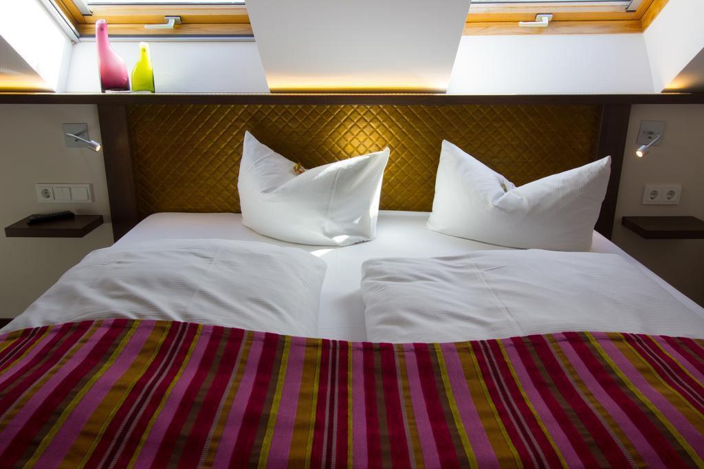 Hotel Parqeo Im A66 Гельнхаузен Экстерьер фото
