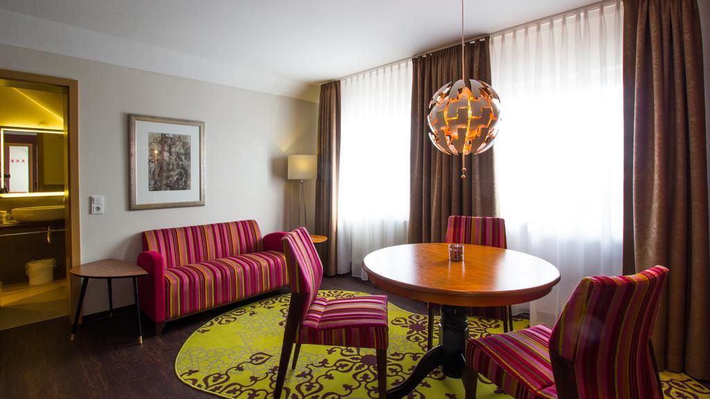 Hotel Parqeo Im A66 Гельнхаузен Экстерьер фото