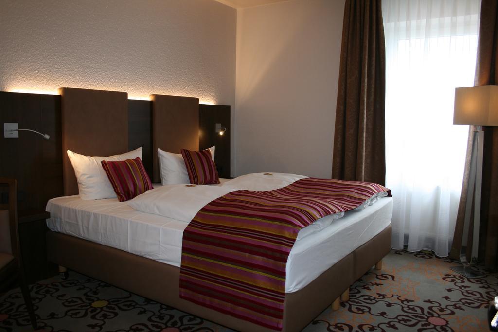Hotel Parqeo Im A66 Гельнхаузен Экстерьер фото