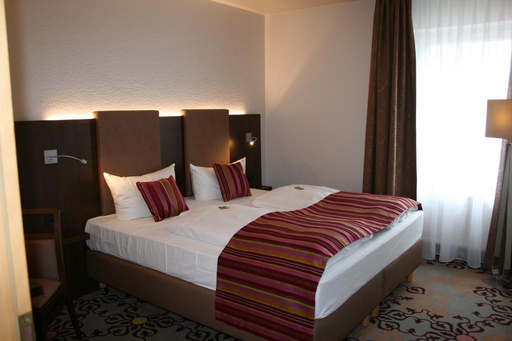 Hotel Parqeo Im A66 Гельнхаузен Экстерьер фото