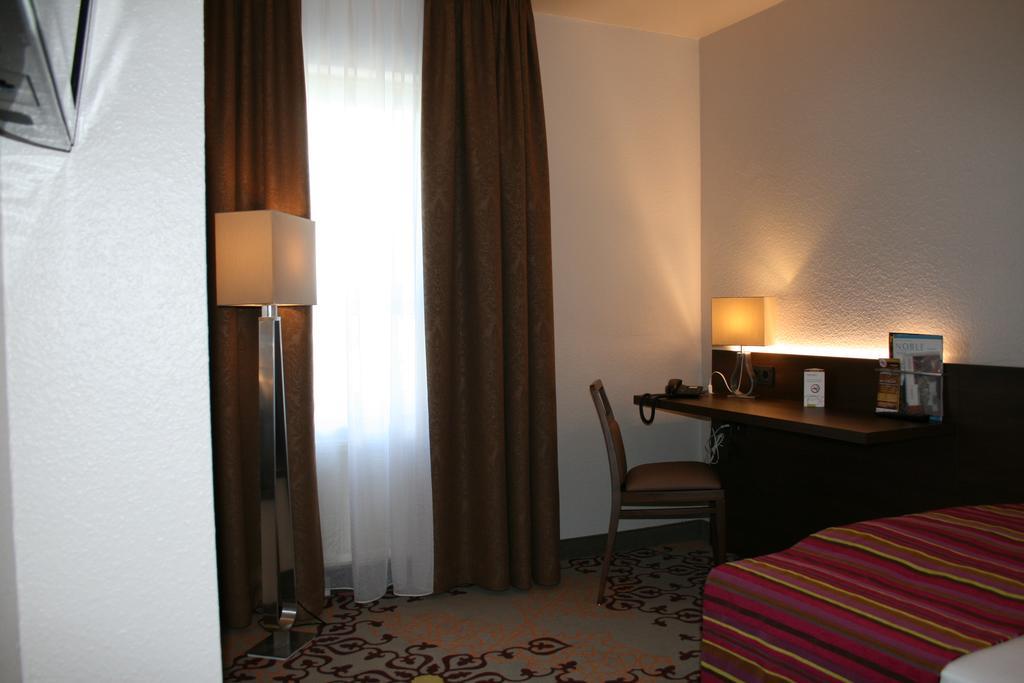 Hotel Parqeo Im A66 Гельнхаузен Экстерьер фото